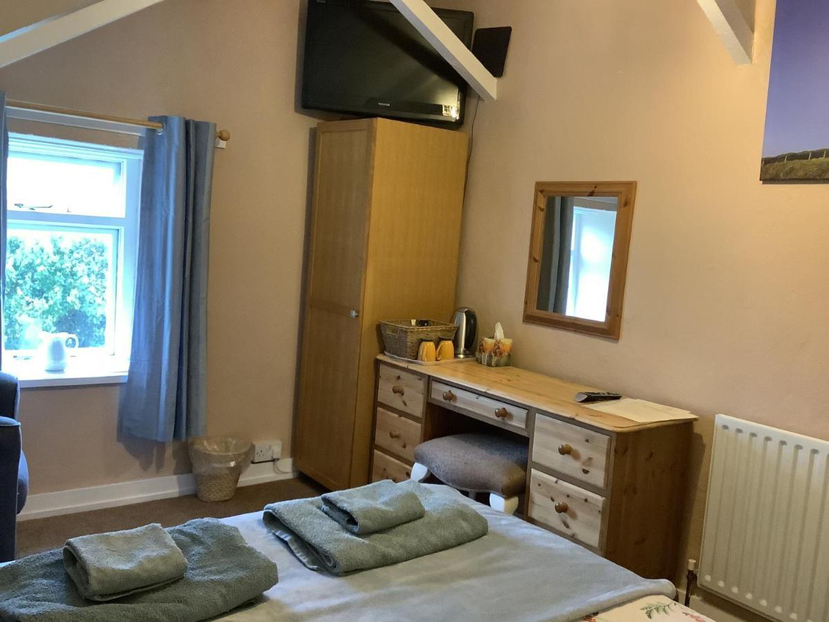 Haelarcher Farmhouse And Helicopter B&B Лизард Экстерьер фото