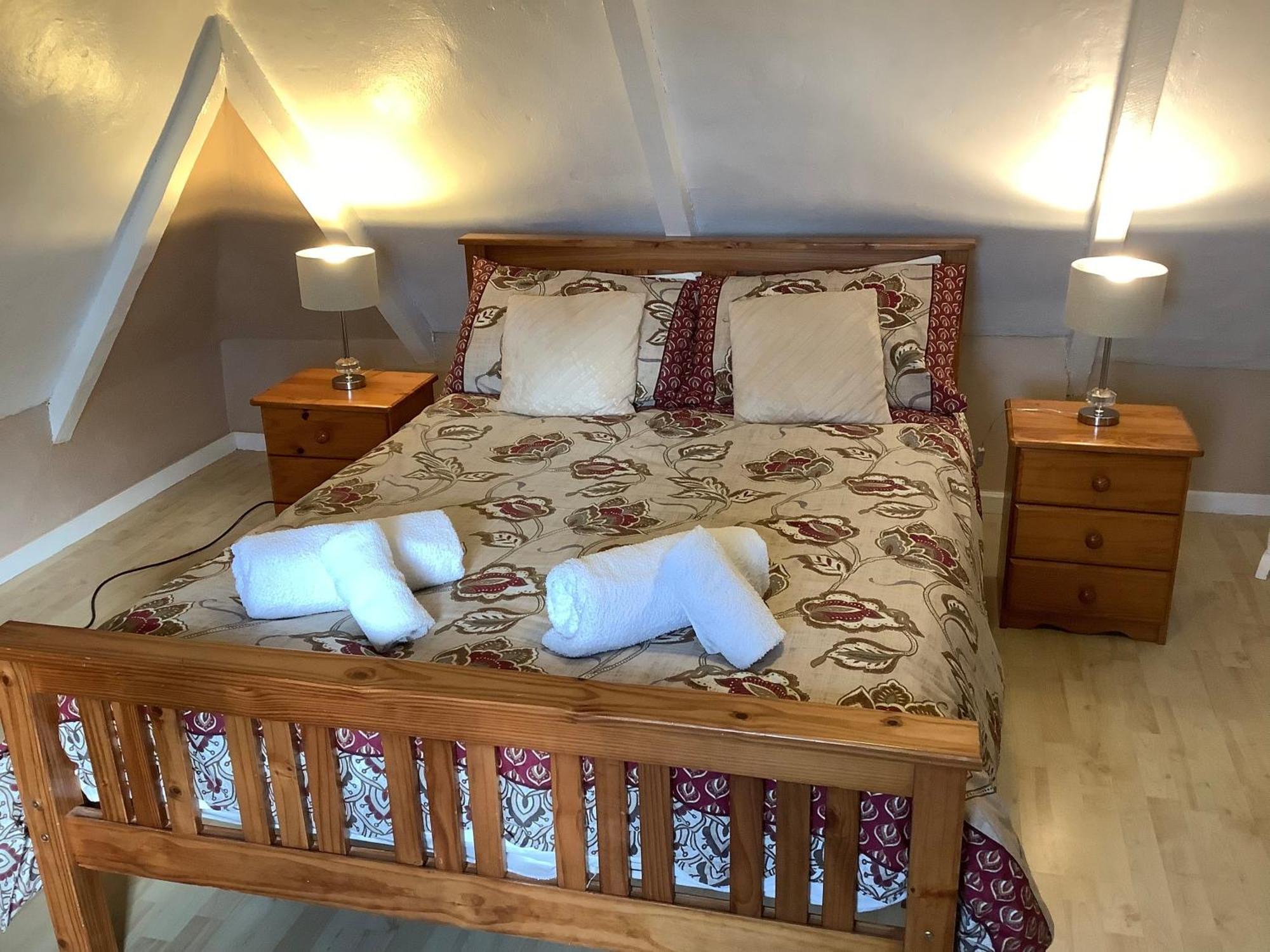 Haelarcher Farmhouse And Helicopter B&B Лизард Экстерьер фото