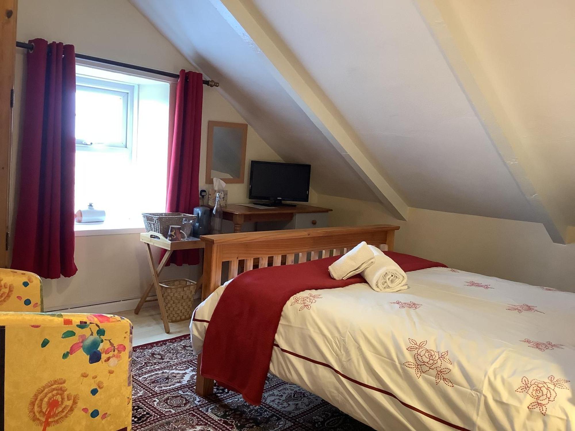 Haelarcher Farmhouse And Helicopter B&B Лизард Экстерьер фото